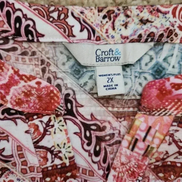 Croft & Barrow 2X Plus Top Stretch Loose Fit Multi Print Low V Cut Blouse Soft - Picture 3 of 10